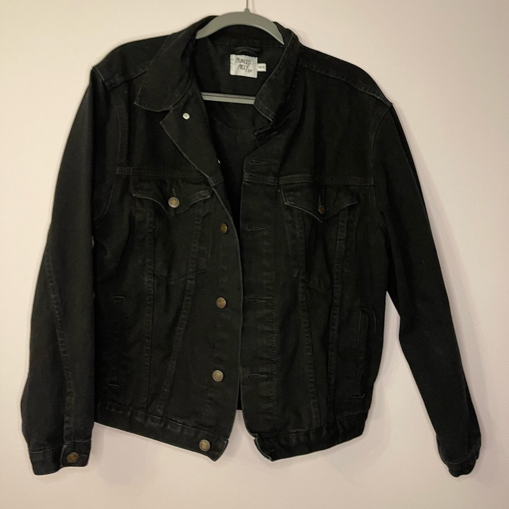 Black jean jacket from princess polly!!